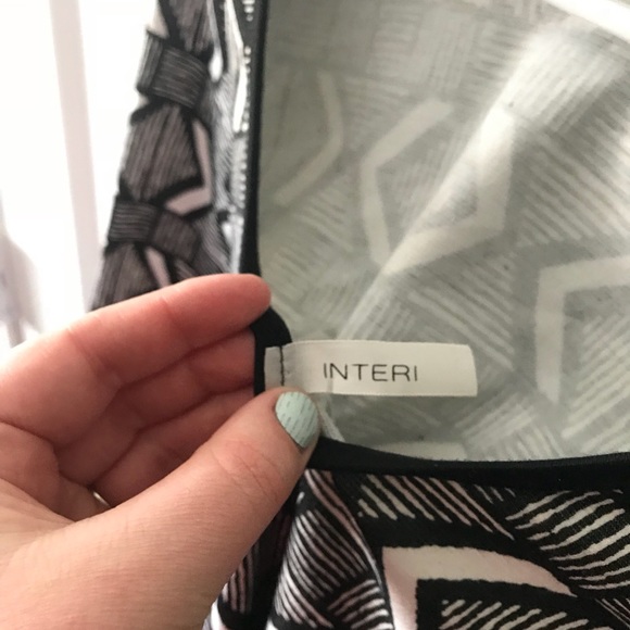 Half sleeve fitted dress. Size Medium - Picture 4 of 4